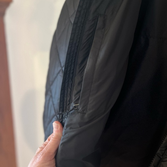 Patagonia Women’s XL Quilted Jacket - Picture 3 of 3